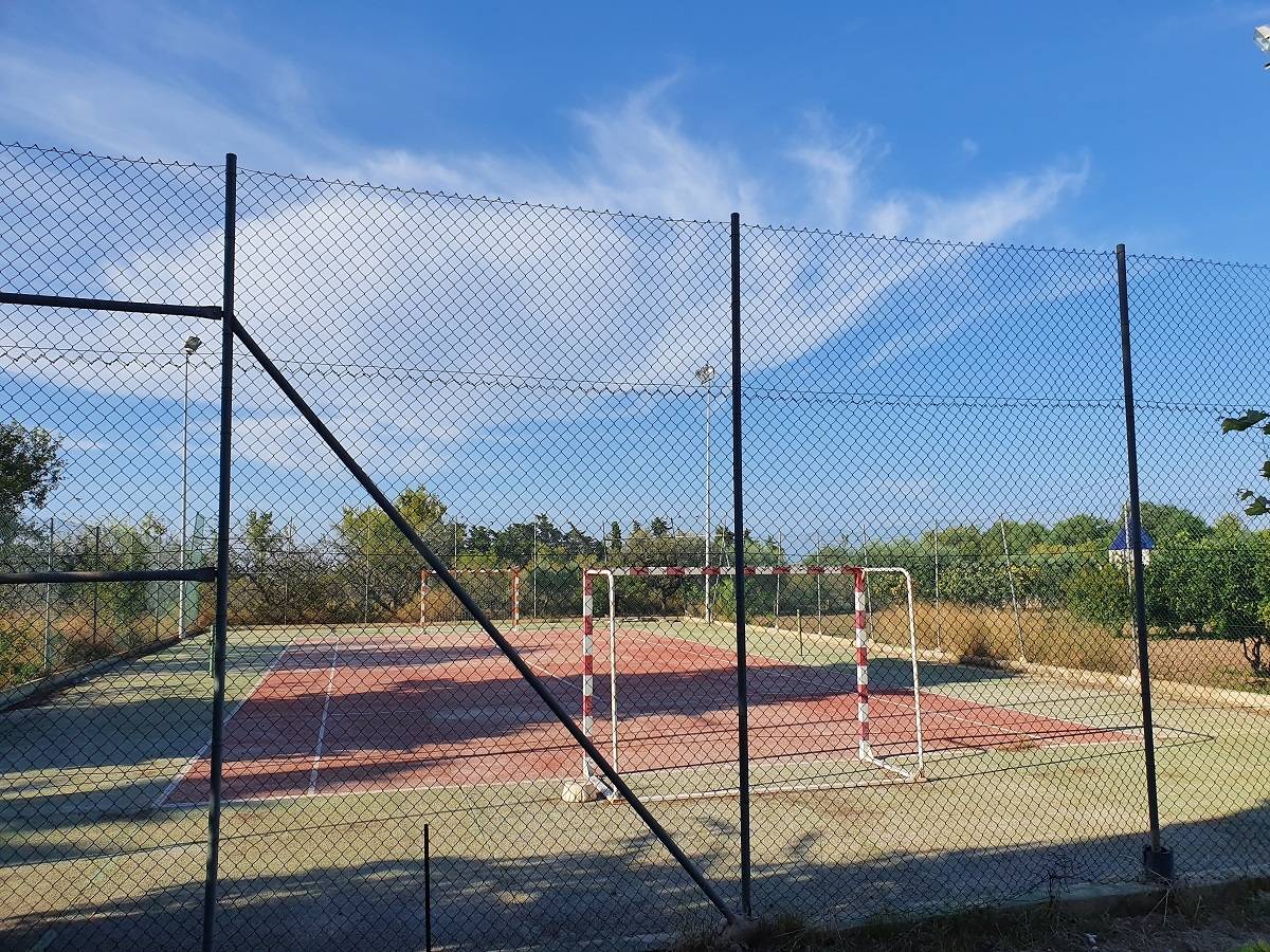 VILLA AVEC TERRAIN DE 5000 MTS.-COURT DE TENNIS - PISCINE ET VUE SUR LE LAGON ROSE À URB. LES BALCONS