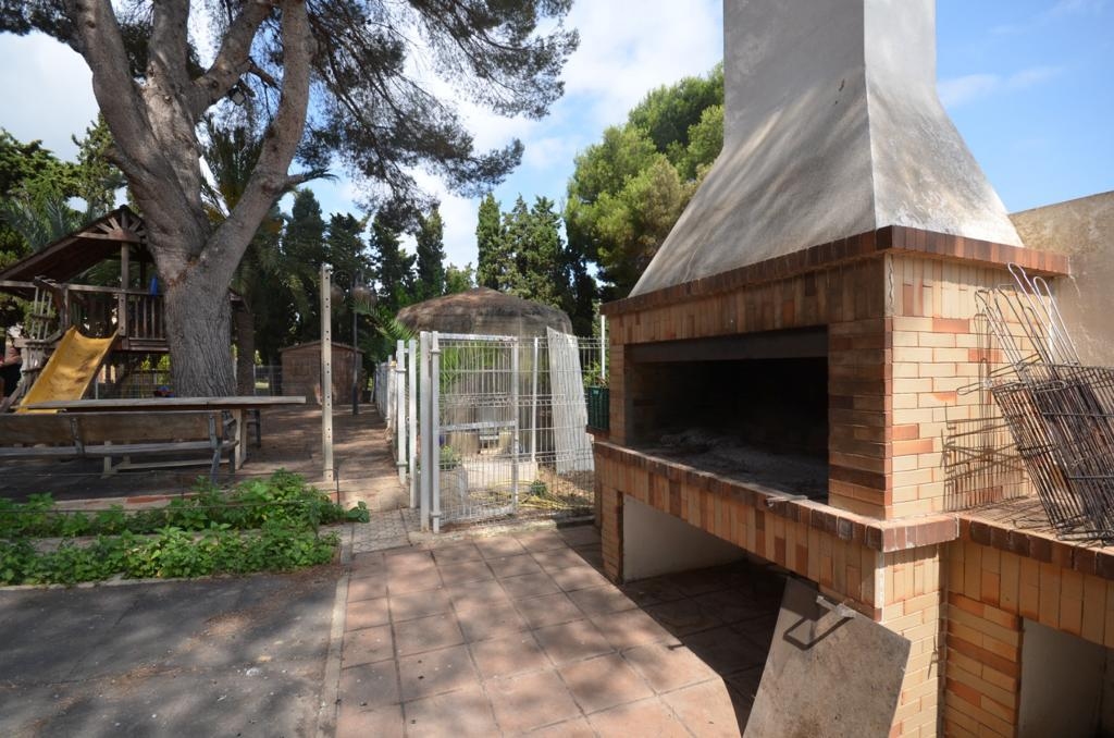 VILLA CON TERRENO DI 5000 MTS.-CAMPO DA TENNIS - PISCINA E VISTA SULLA LAGUNA ROSA A URB. I BALCONI