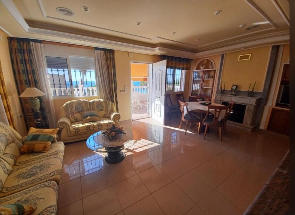 VILLA VILLA ON THE FIRST LINE AND WONDERFUL VIEWS WITH SOLARIUM AND BASEMENT
