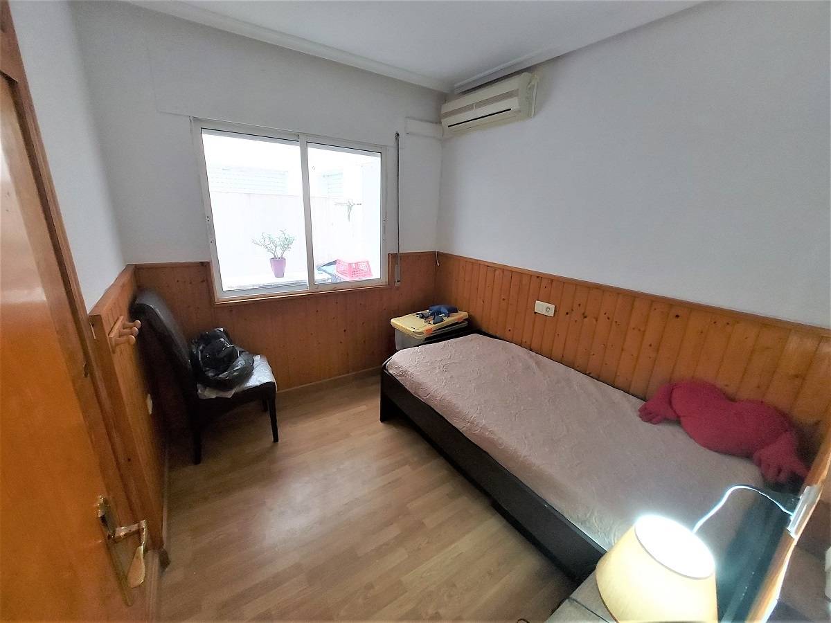 LARGE CENTRAL APARTMENT WITH GOOD ORIENTATION