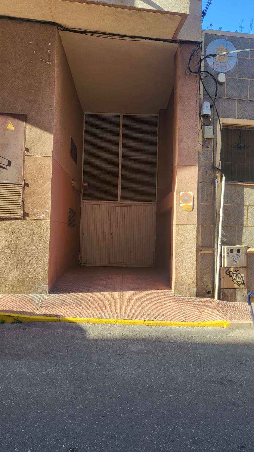 CENTRAL GARAGEPLATS MED RAMP