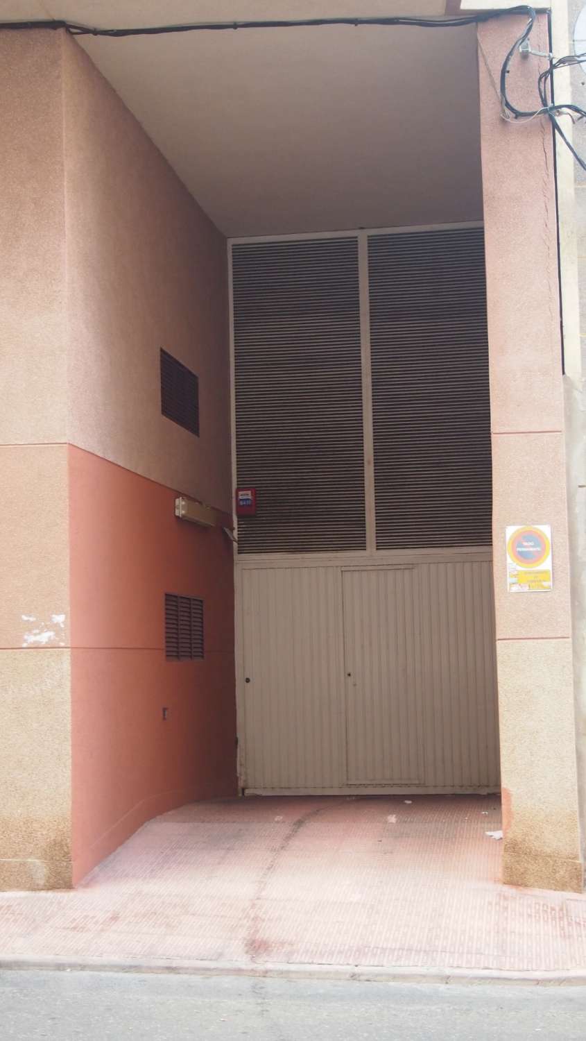 CENTRAL GARAGEPLATS MED RAMP