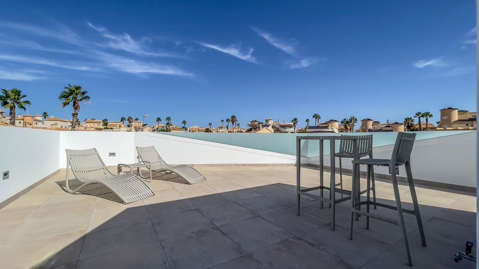 CHALET INDEPENDIENTE A ESTRENAR VILLA Nº 2 EN ORIHUELA COSTA CON PARKING Y PISCINA PRIVADA