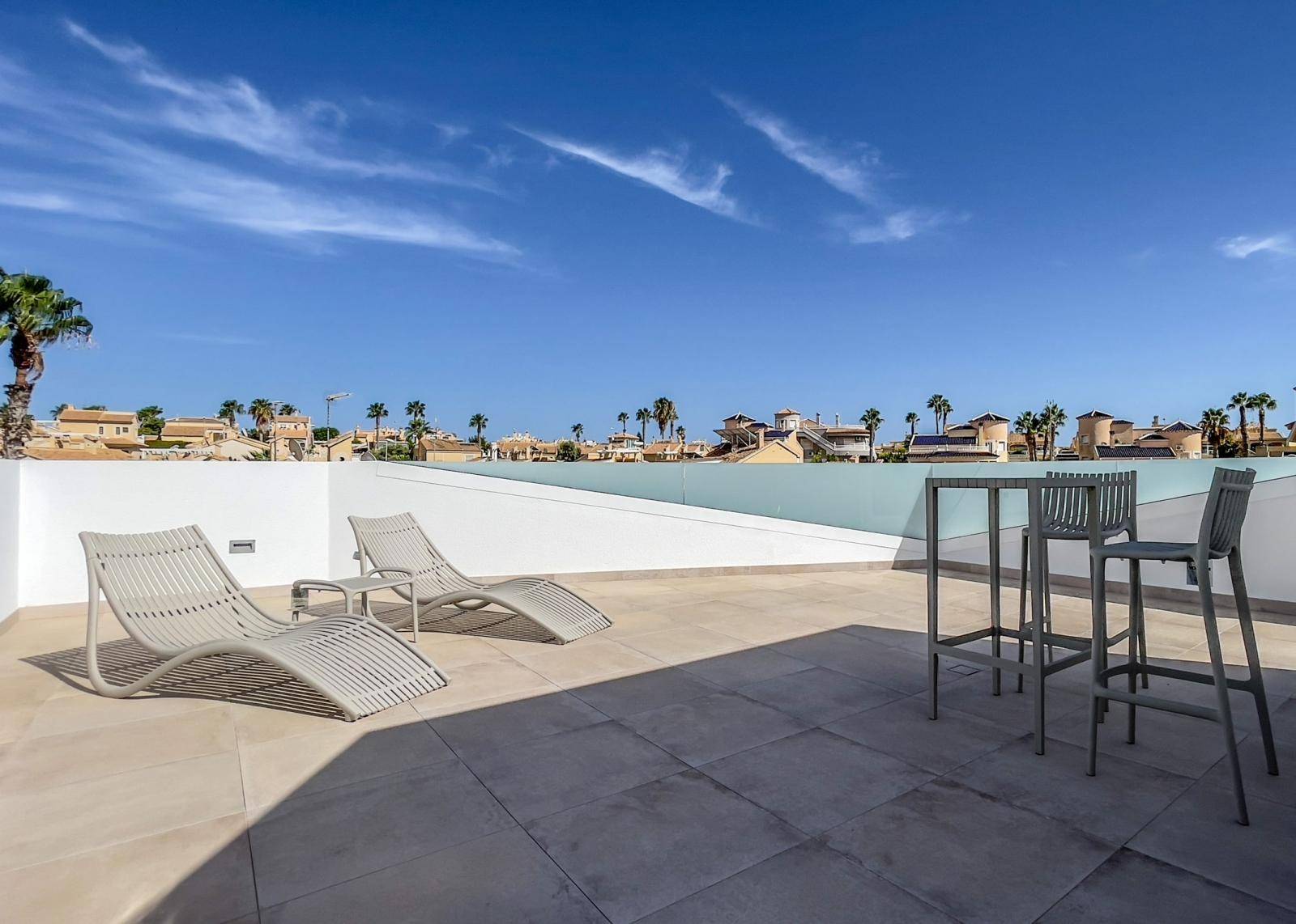 CHALET INDEPENDIENTE A ESTRENAR VILLA Nº 2 EN ORIHUELA COSTA CON PARKING Y PISCINA PRIVADA