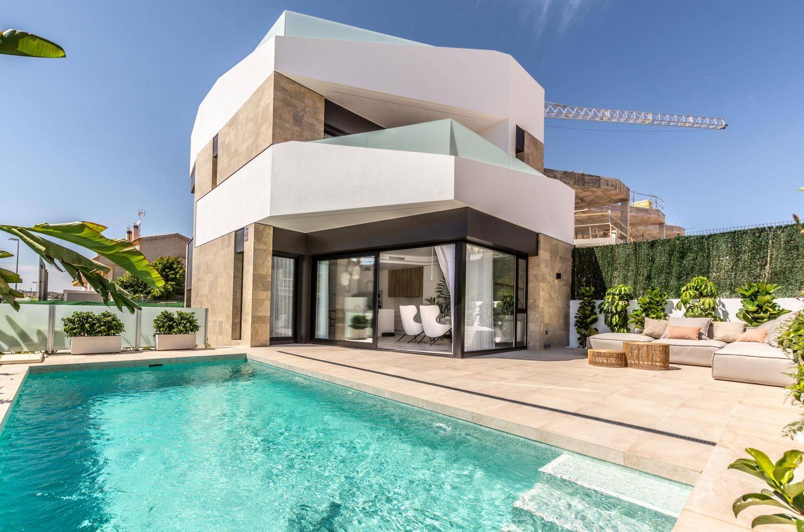 CHALET INDEPENDIENTE A ESTRENAR VILLA Nº 2 EN ORIHUELA COSTA CON PARKING Y PISCINA PRIVADA