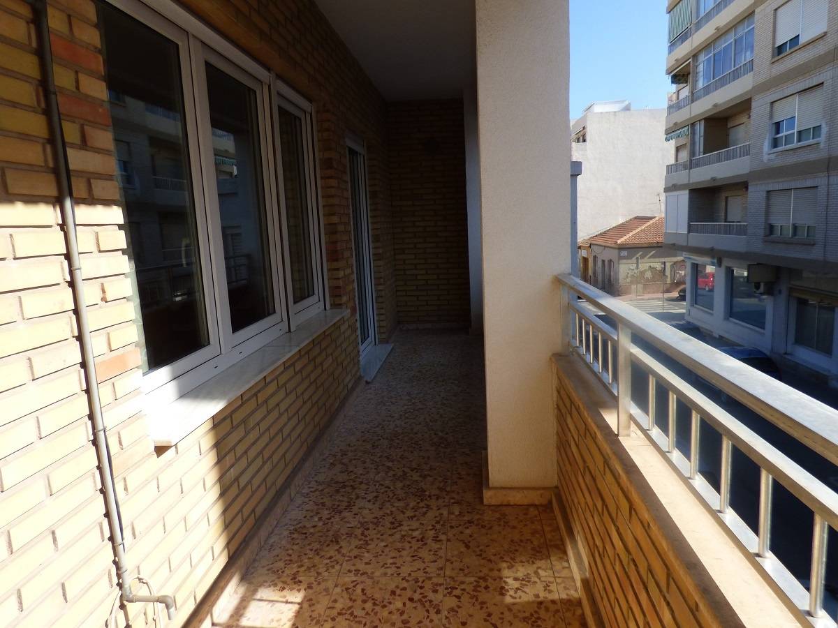 LOCAL APARTMENT FLIGHTS IN THE CENTER OF TORREVIEJA
