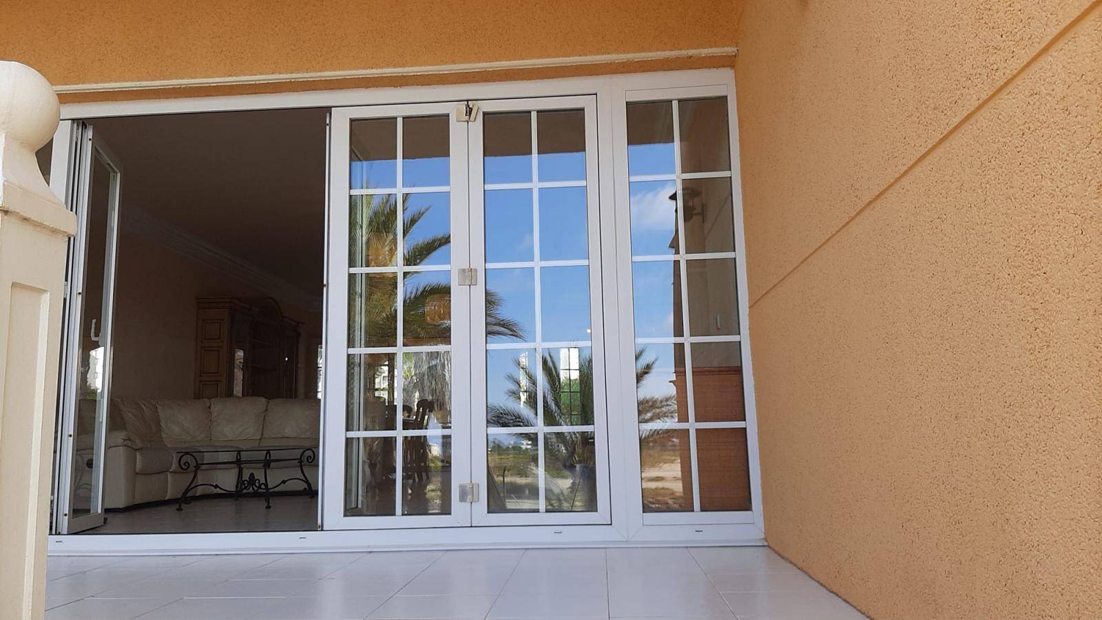 VILLA DE LUJO CON AMARRE PARA BARCO EN LA MANGA DEL MAR MENOR