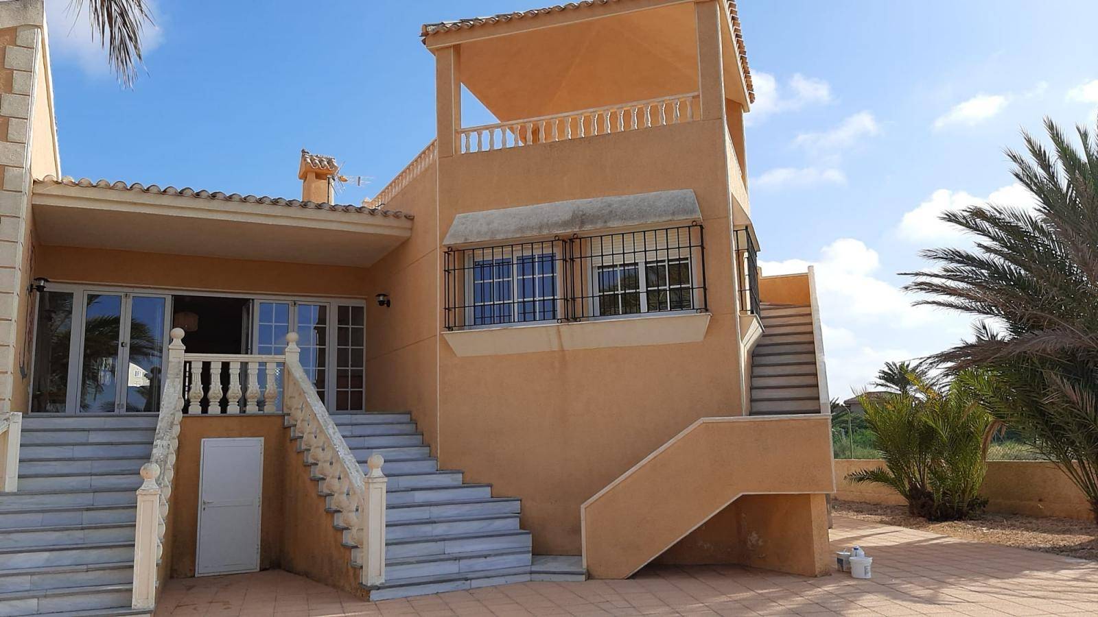 VILLA DE LUJO CON AMARRE PARA BARCO EN LA MANGA DEL MAR MENOR
