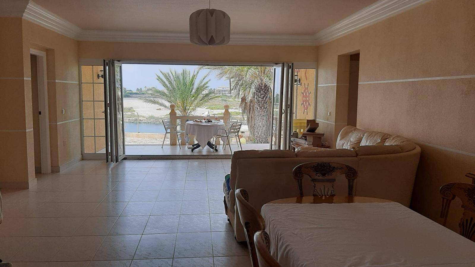 VILLA DE LUJO CON AMARRE PARA BARCO EN LA MANGA DEL MAR MENOR