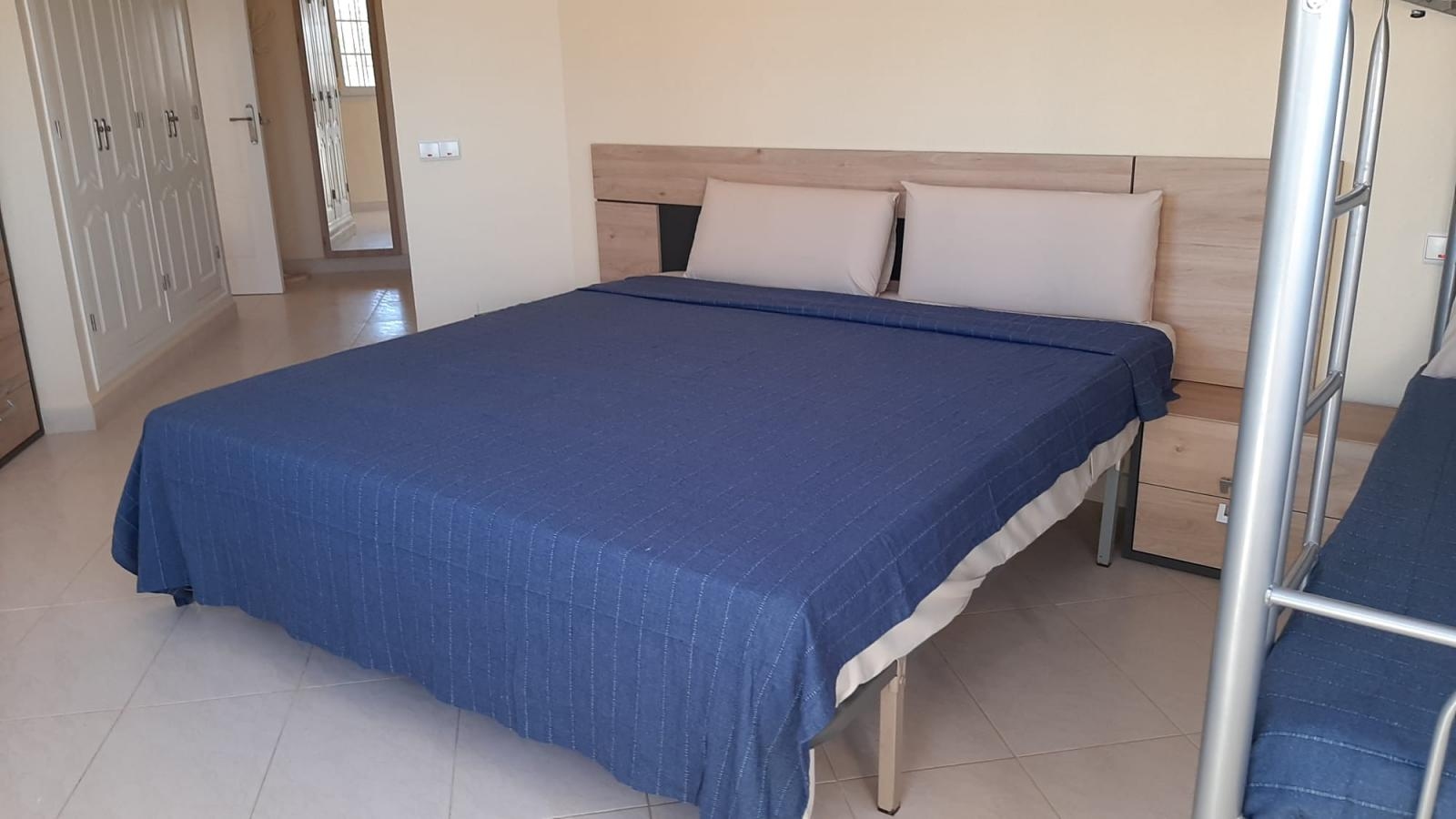 VILLA DE LUJO CON AMARRE PARA BARCO EN LA MANGA DEL MAR MENOR