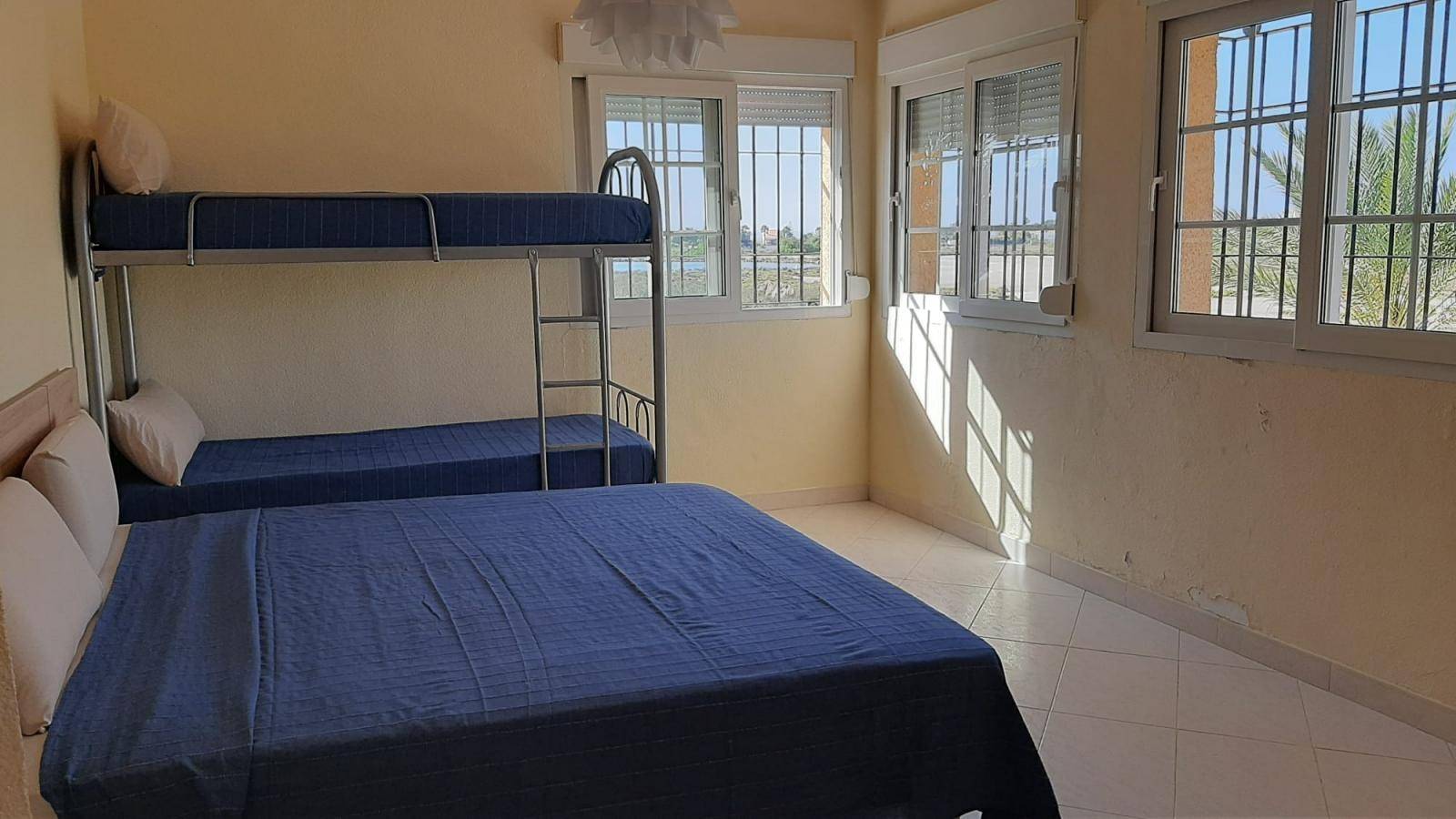 VILLA DE LUJO CON AMARRE PARA BARCO EN LA MANGA DEL MAR MENOR