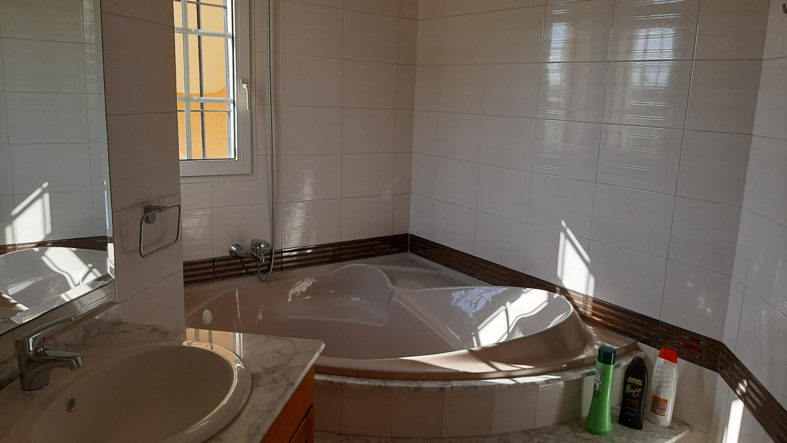 VILLA DE LUJO CON AMARRE PARA BARCO EN LA MANGA DEL MAR MENOR