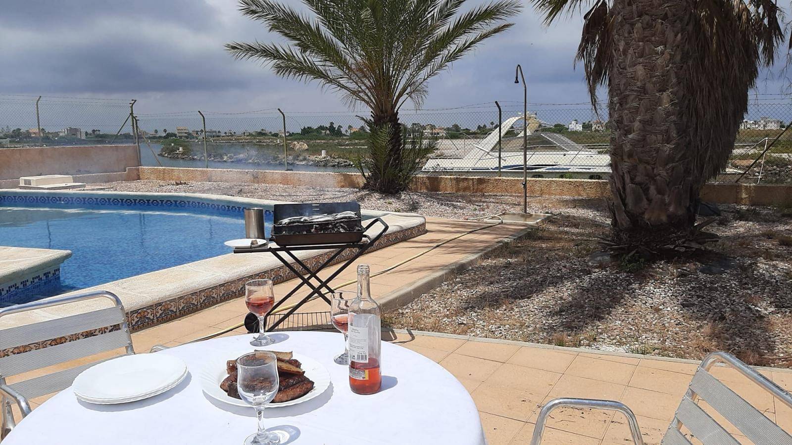 VILLA DE LUJO CON AMARRE PARA BARCO EN LA MANGA DEL MAR MENOR