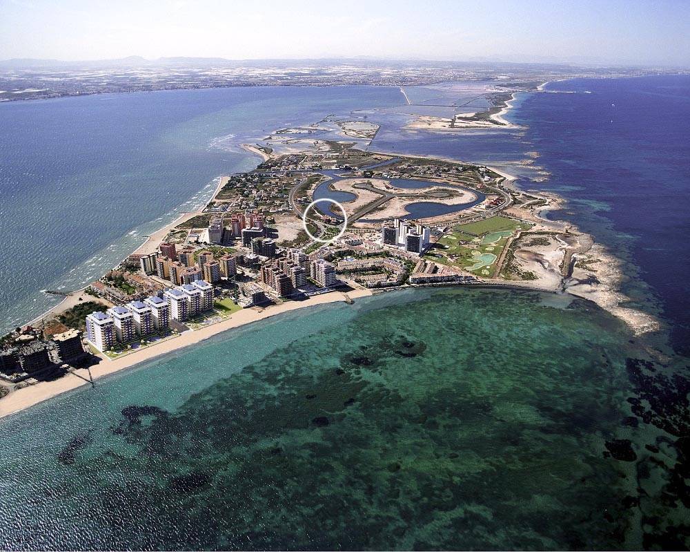 VILLA DE LUJO CON AMARRE PARA BARCO EN LA MANGA DEL MAR MENOR