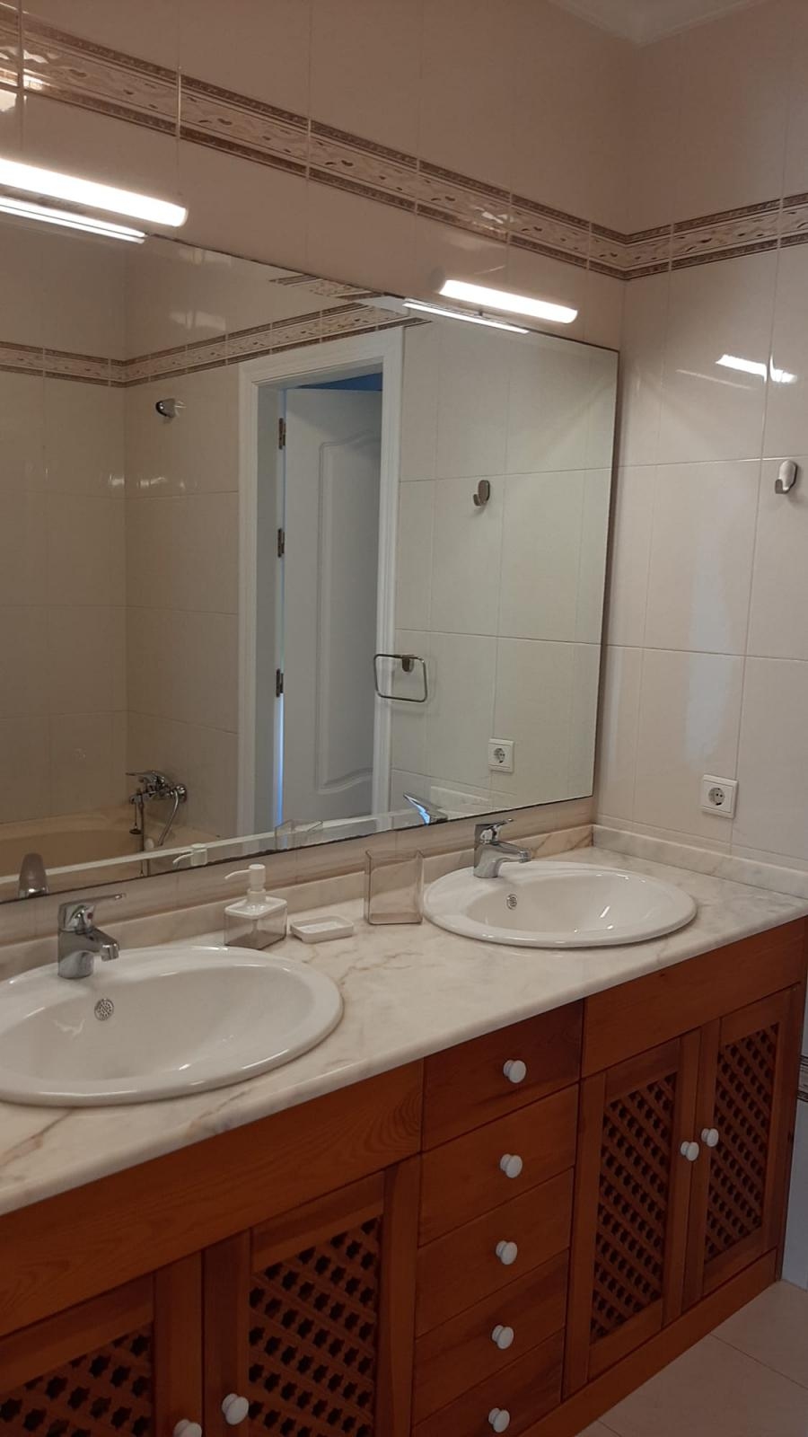 VILLA DE LUJO CON AMARRE PARA BARCO EN LA MANGA DEL MAR MENOR