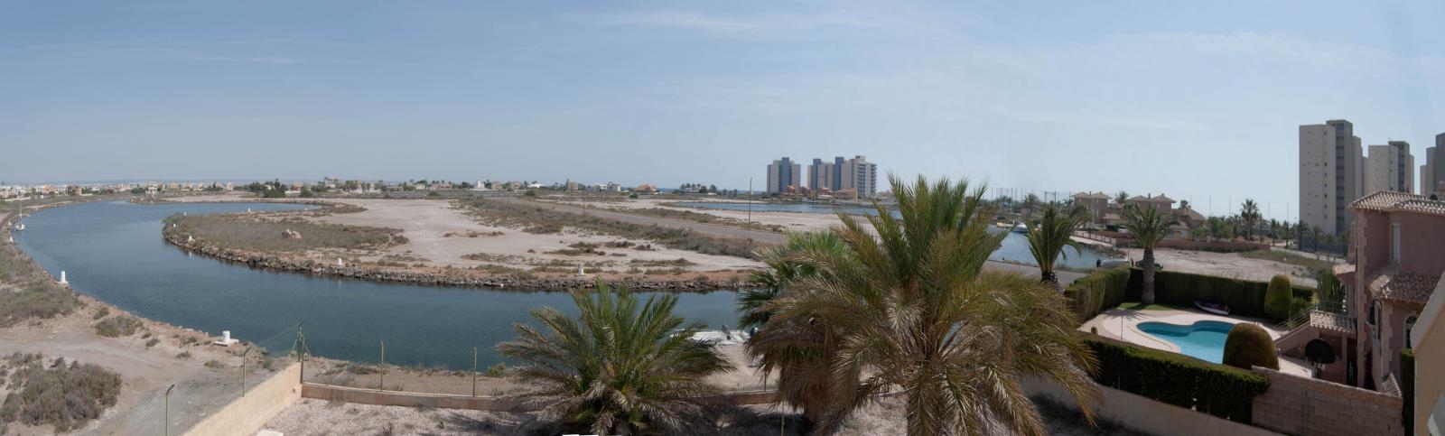 VILLA DE LUJO CON AMARRE PARA BARCO EN LA MANGA DEL MAR MENOR