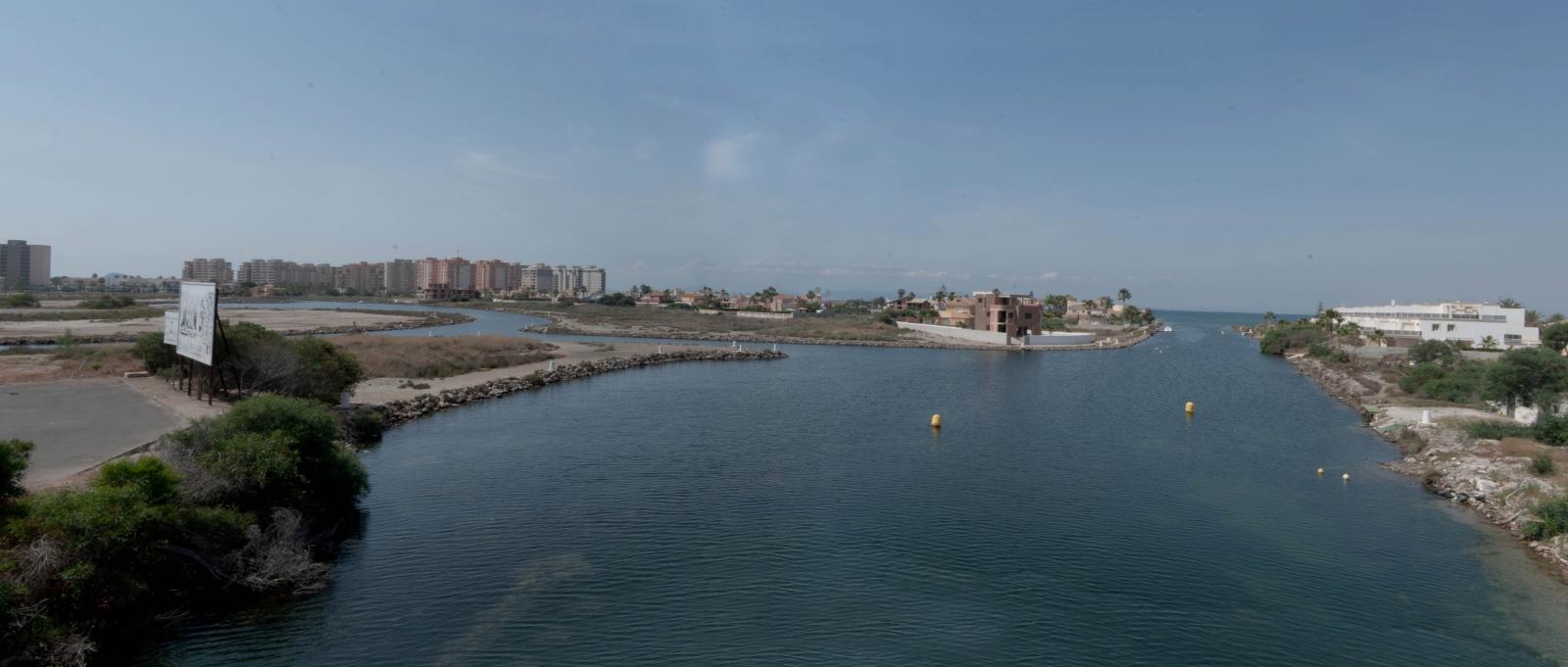 VILLA DE LUJO CON AMARRE PARA BARCO EN LA MANGA DEL MAR MENOR