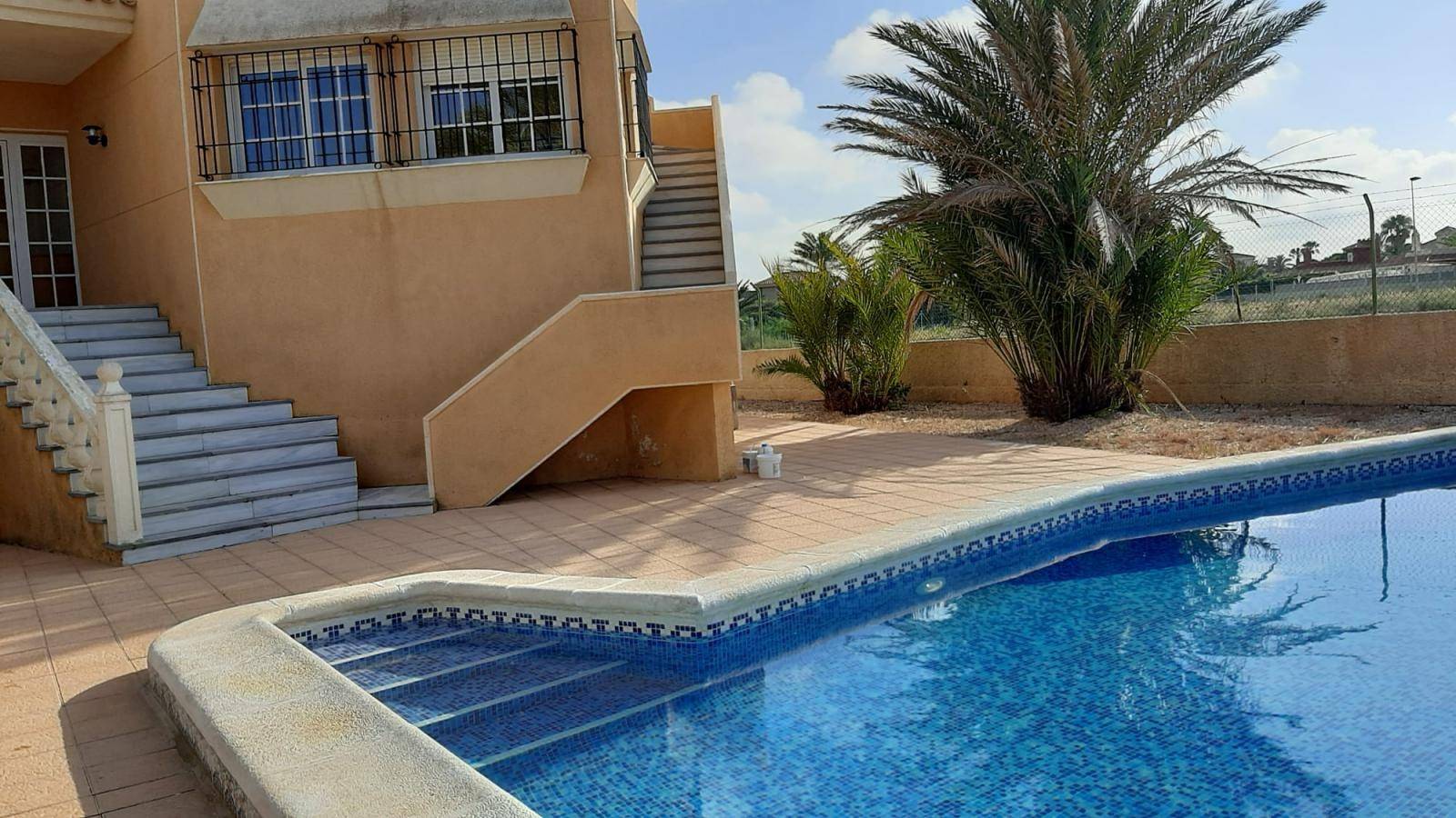 VILLA DE LUJO CON AMARRE PARA BARCO EN LA MANGA DEL MAR MENOR