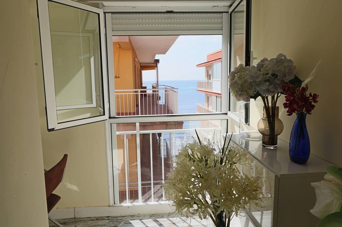 RENOVIERTES PENTHOUSE MIT MEERBLICK IN PLAYA DE LOS NÁUFRAGOS