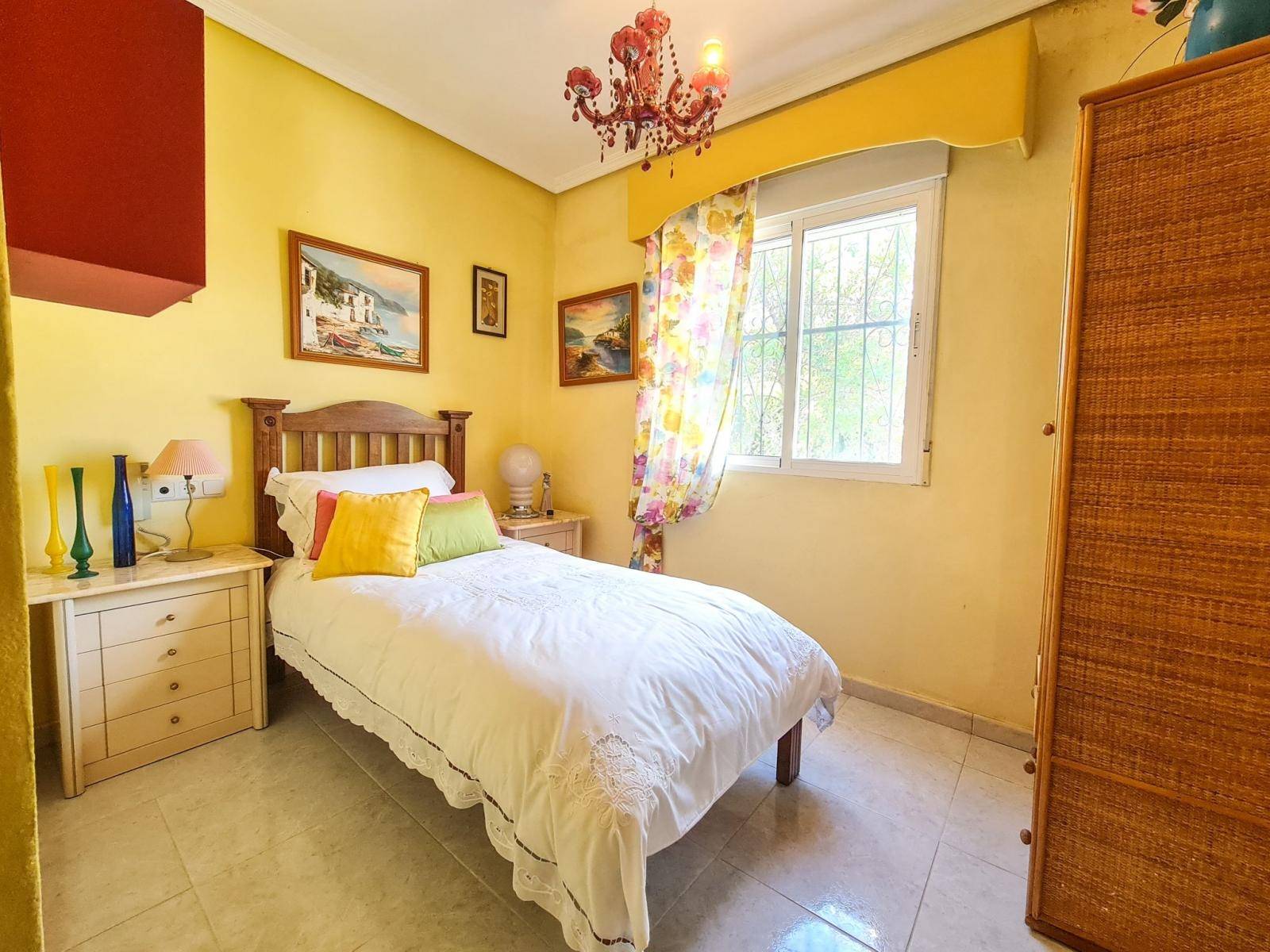 DETACHED VILLA WITH PRIVATE POOL, PARKING AND BEAUTIFUL GARDEN IN CIUADAD QUESADA