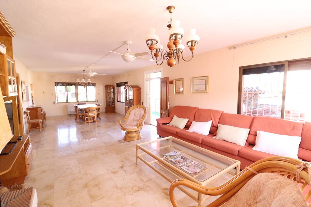 DETACHED CORNER VILLA IN CABO ROIG 300 METERS FROM THE SEA