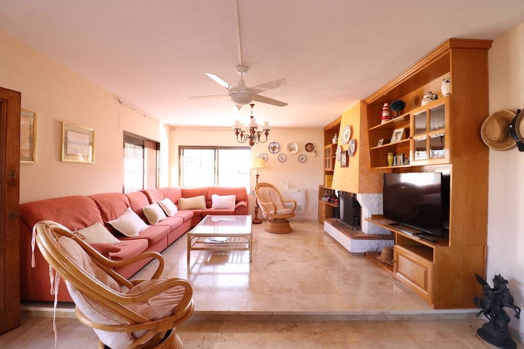 DETACHED CORNER VILLA IN CABO ROIG 300 METERS FROM THE SEA