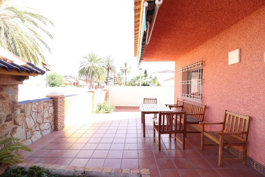 DETACHED CORNER VILLA IN CABO ROIG 300 METERS FROM THE SEA