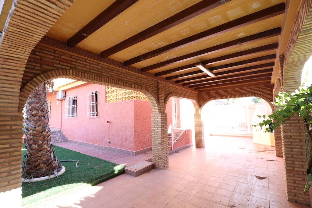 DETACHED CORNER VILLA IN CABO ROIG 300 METERS FROM THE SEA