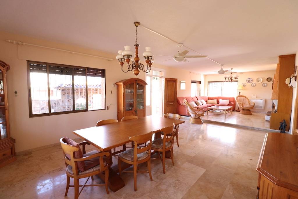 DETACHED CORNER VILLA IN CABO ROIG 300 METERS FROM THE SEA