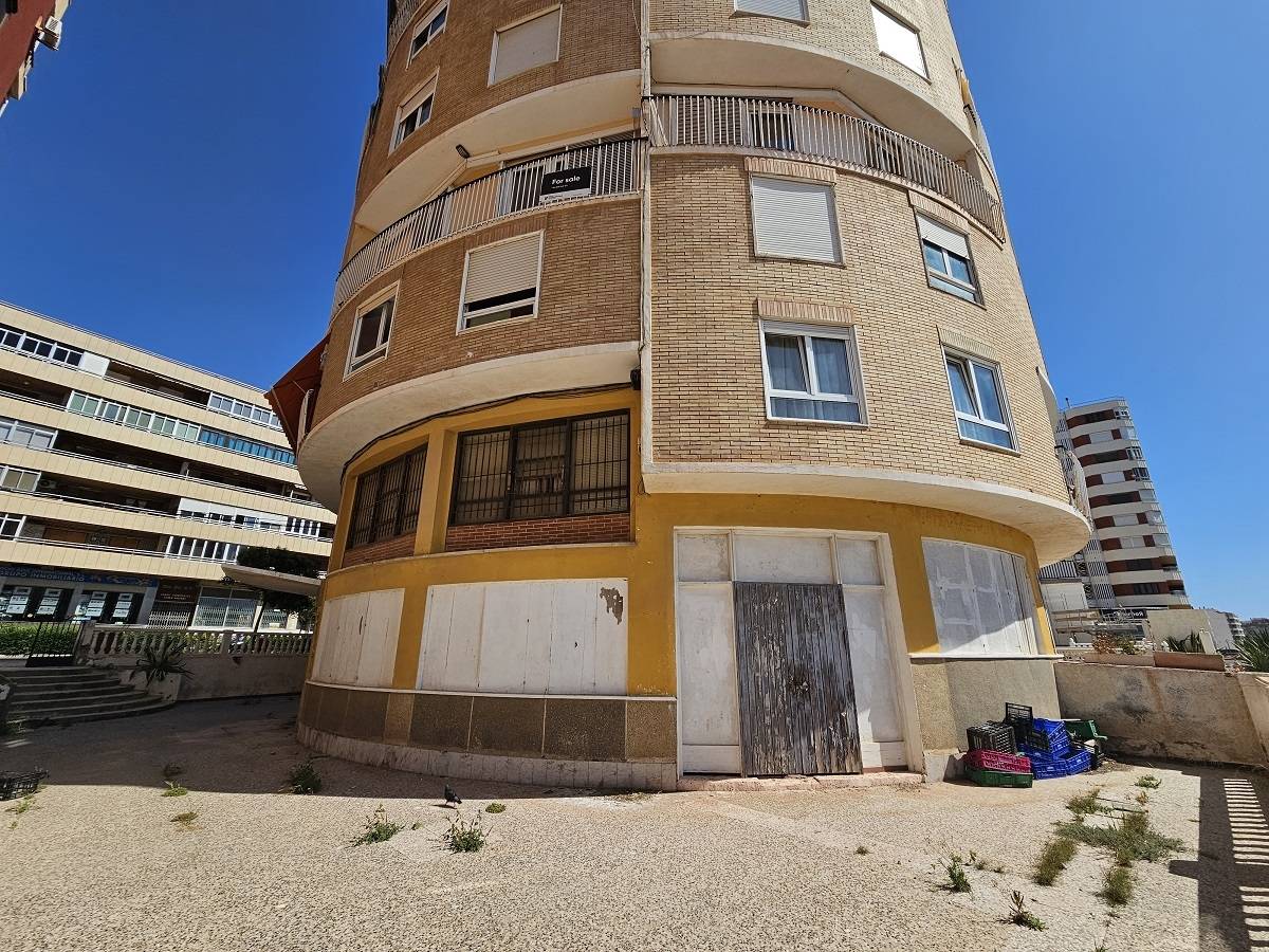 LOCAL COMERCIAL EN PRIMERA LÍNEA DE LA PLAYA ACEQUIÓN  