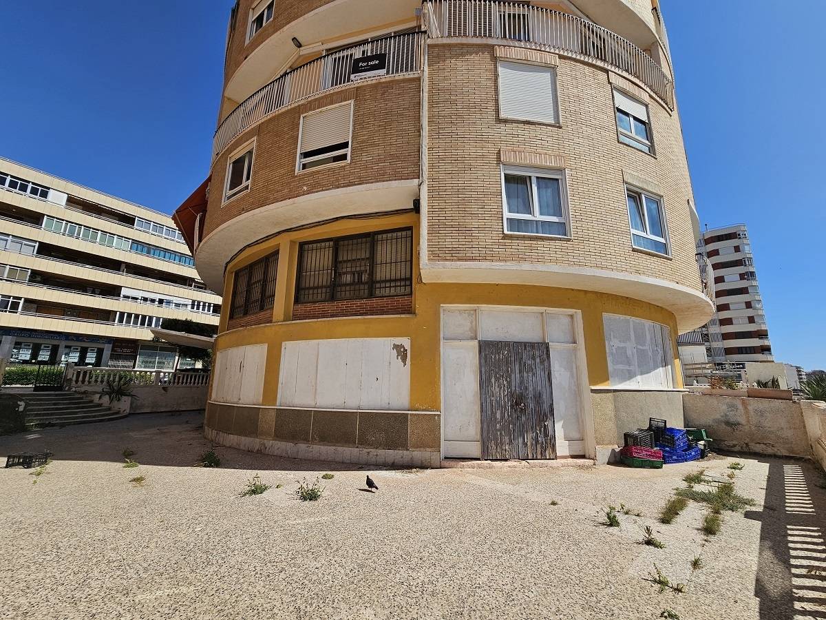 LOCAL COMERCIAL EN PRIMERA LÍNEA DE LA PLAYA ACEQUIÓN  