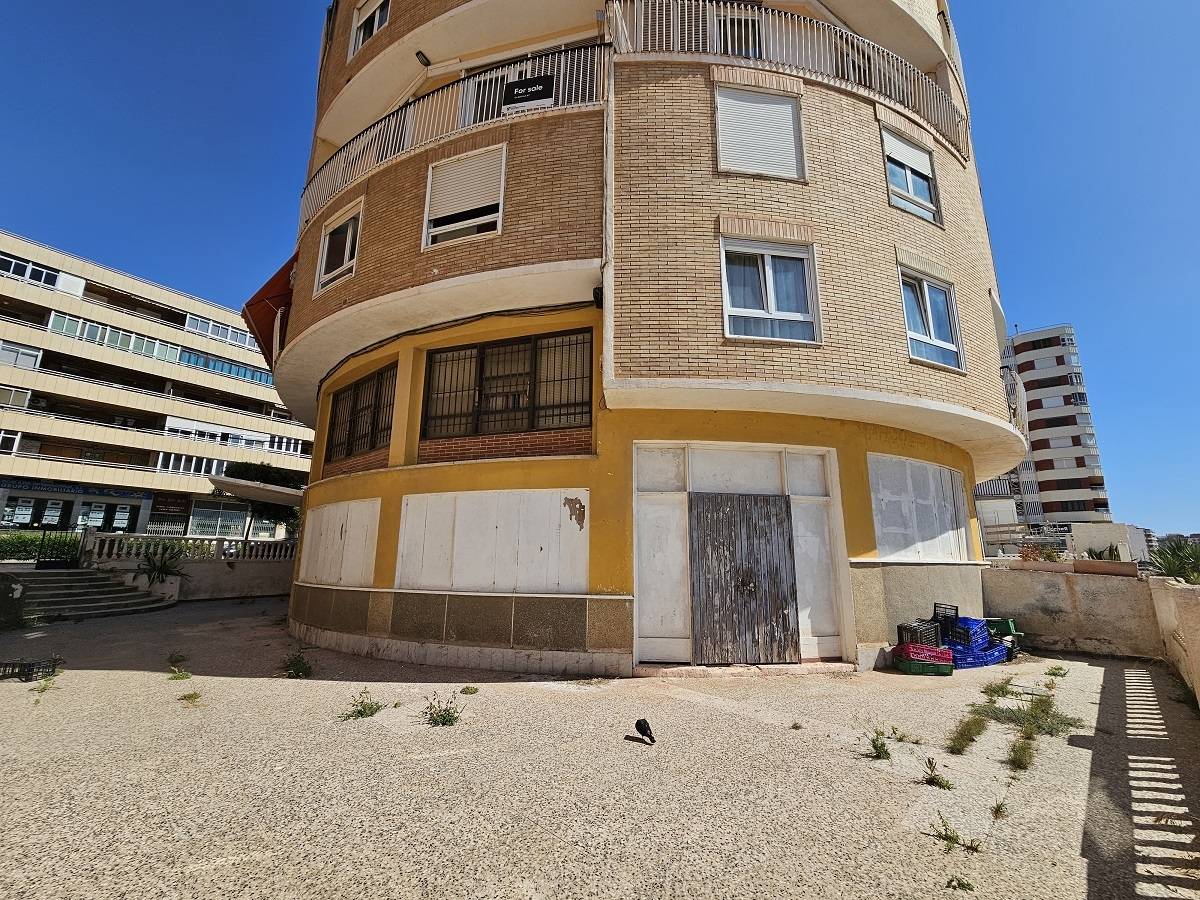 LOCAL COMERCIAL EN PRIMERA LÍNEA DE LA PLAYA ACEQUIÓN  
