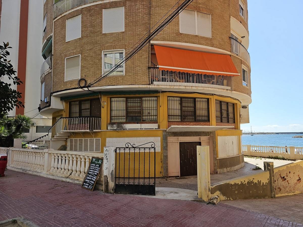 LOCAL COMERCIAL EN PRIMERA LÍNEA DE LA PLAYA ACEQUIÓN  
