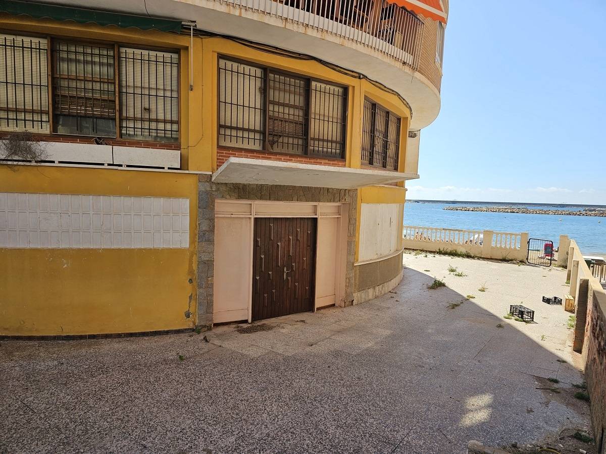 LOCAL COMERCIAL EN PRIMERA LÍNEA DE LA PLAYA ACEQUIÓN  