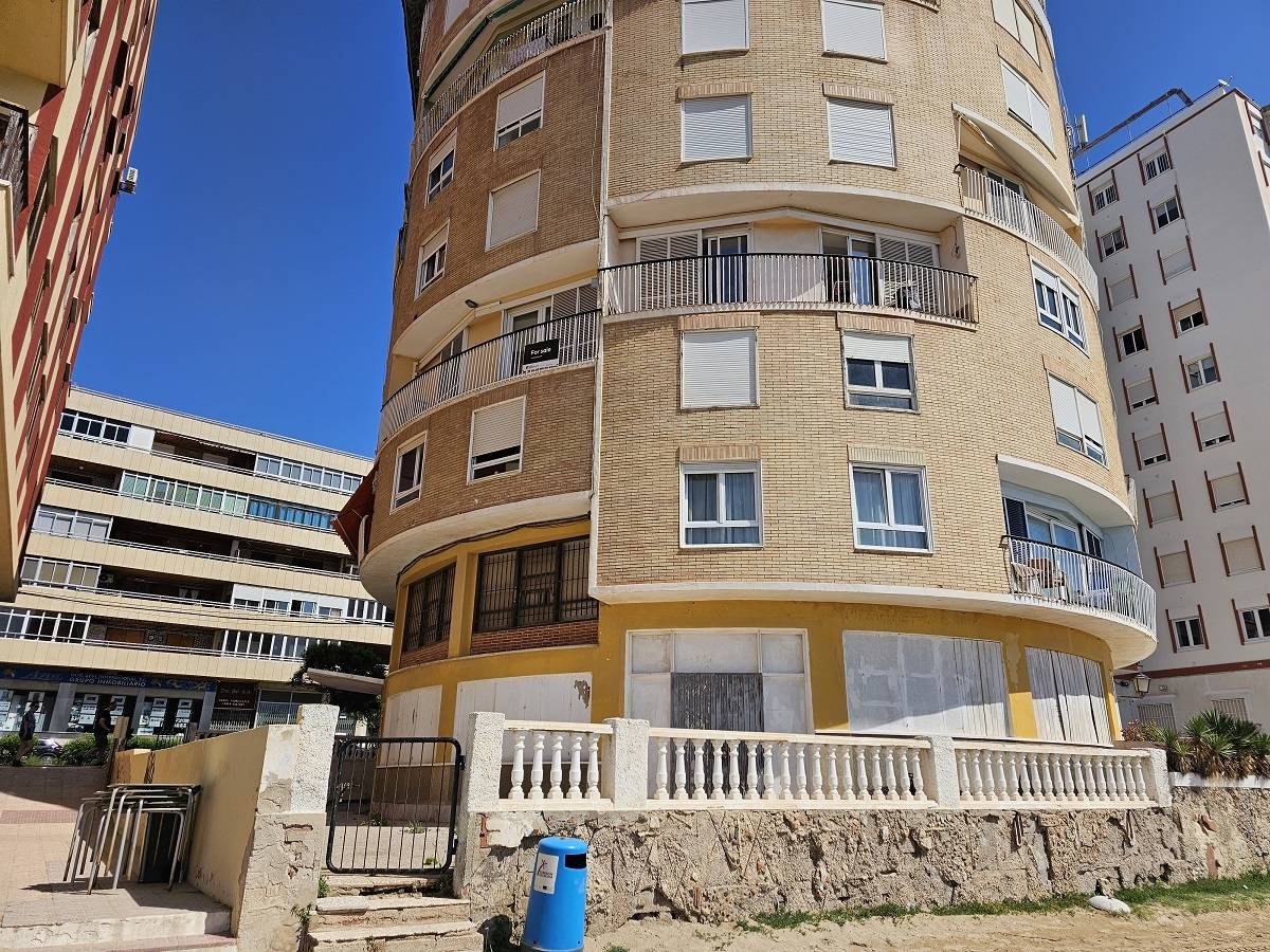 LOCAL COMERCIAL EN PRIMERA LÍNEA DE LA PLAYA ACEQUIÓN  