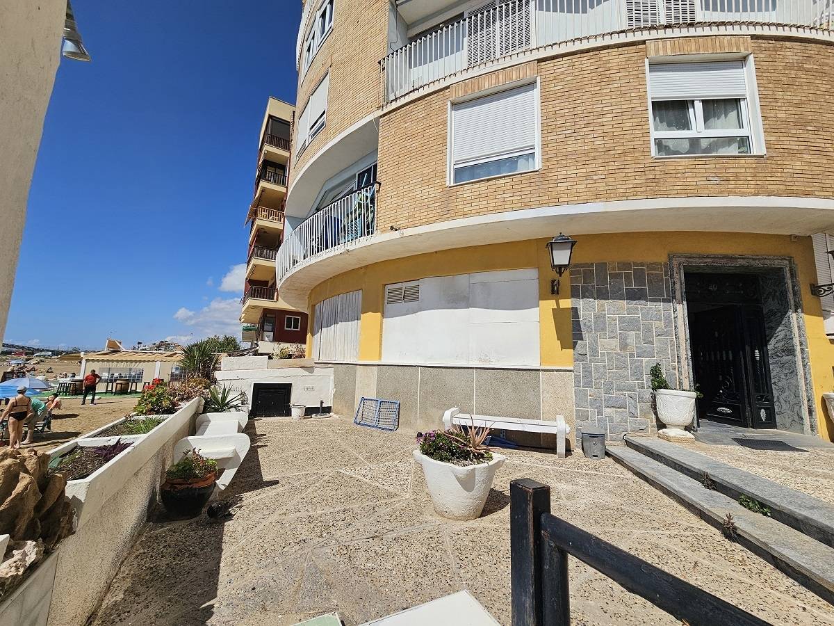 LOCAL COMERCIAL EN PRIMERA LÍNEA DE LA PLAYA ACEQUIÓN  