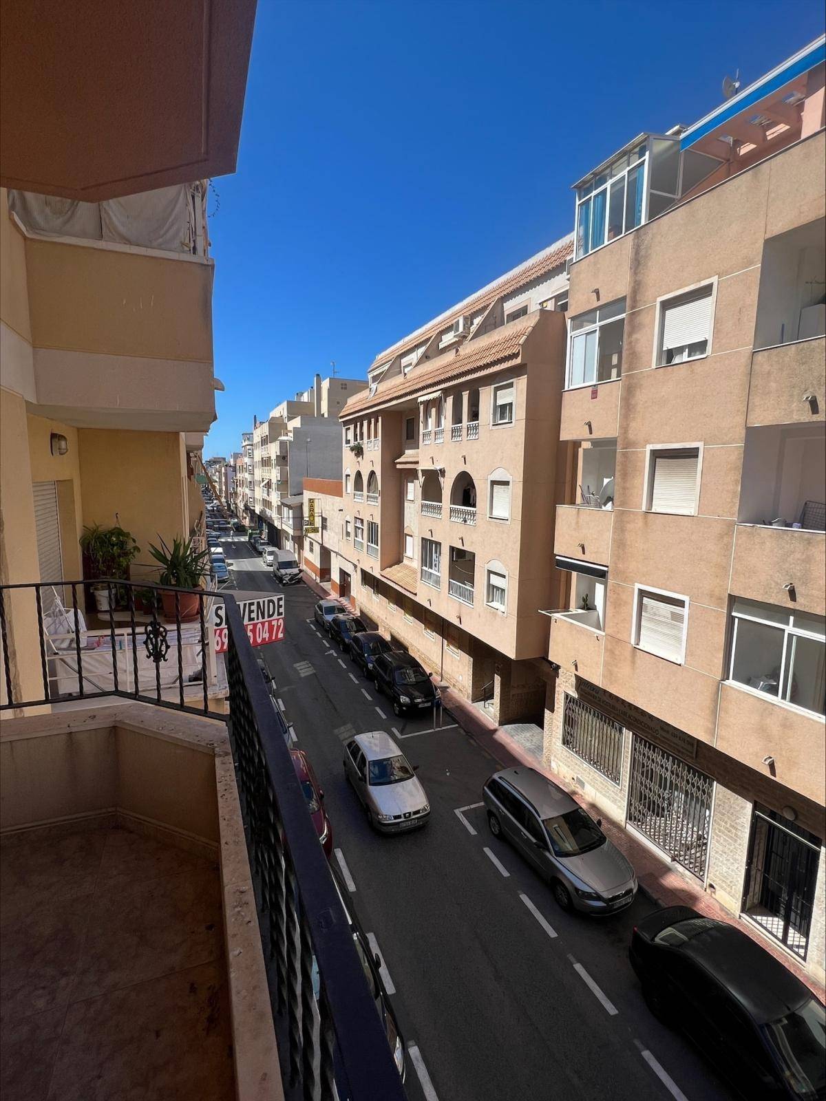 SPACIOUS APARTMENT IN THE CENTER OF TORREVIEJA