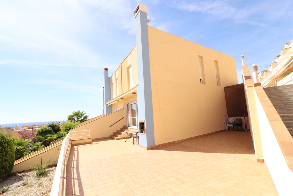 CORNER TRIPLEX TOWNHOUSE WITH GARAGE DIRECT TO THE HOUSE AND SEA VIEWS