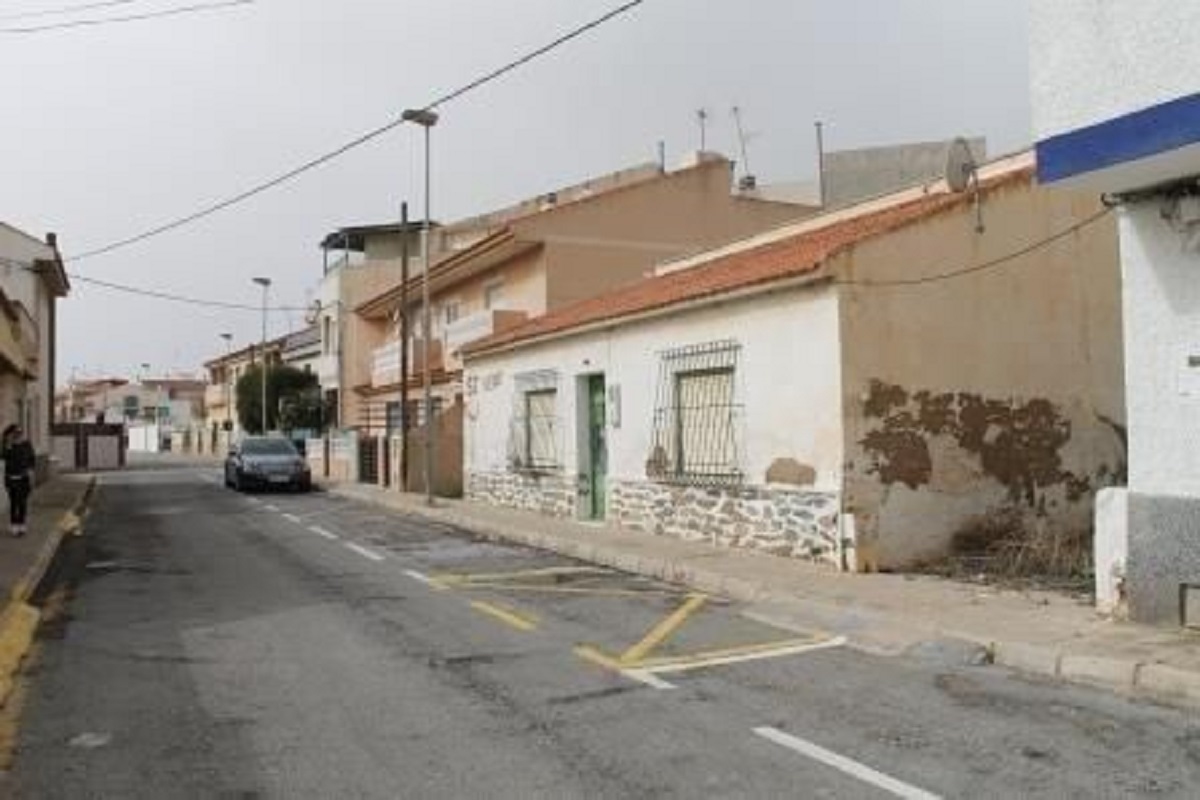 TOWN HOUSE TO REHABILITATE OR BUILD THREE DUPLEX IN LO PAGAN A FEW METERS FROM THE SEA