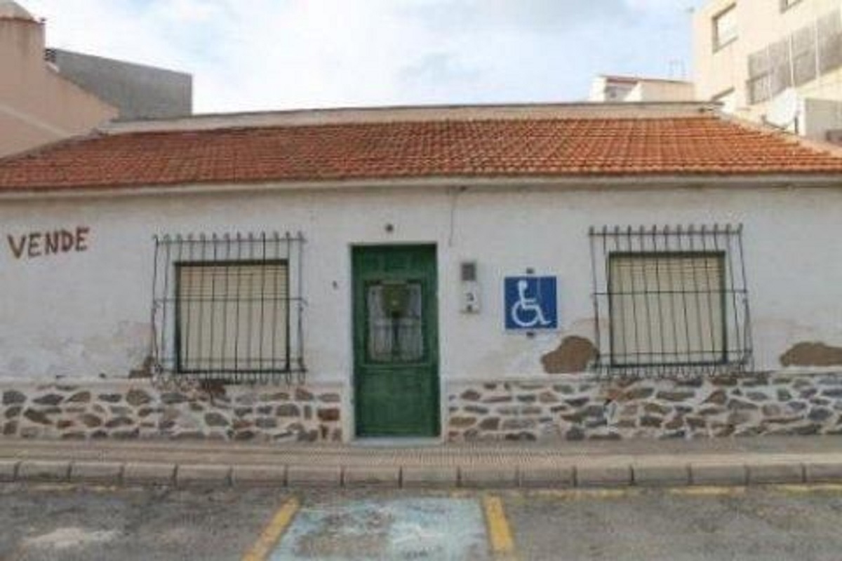 TOWN HOUSE TO REHABILITATE OR BUILD THREE DUPLEX IN LO PAGAN A FEW METERS FROM THE SEA