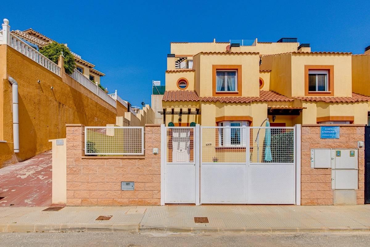 SEMI-DETACHED HOUSE WITH ENTRANCE FOR CAR IN LOMAS DE CABO ROIG
