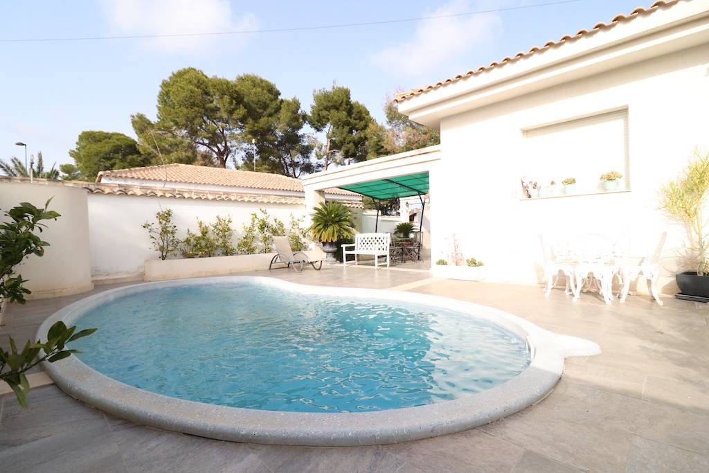 DETACHED VILLA IN PINAR DE CAMPOVERDE