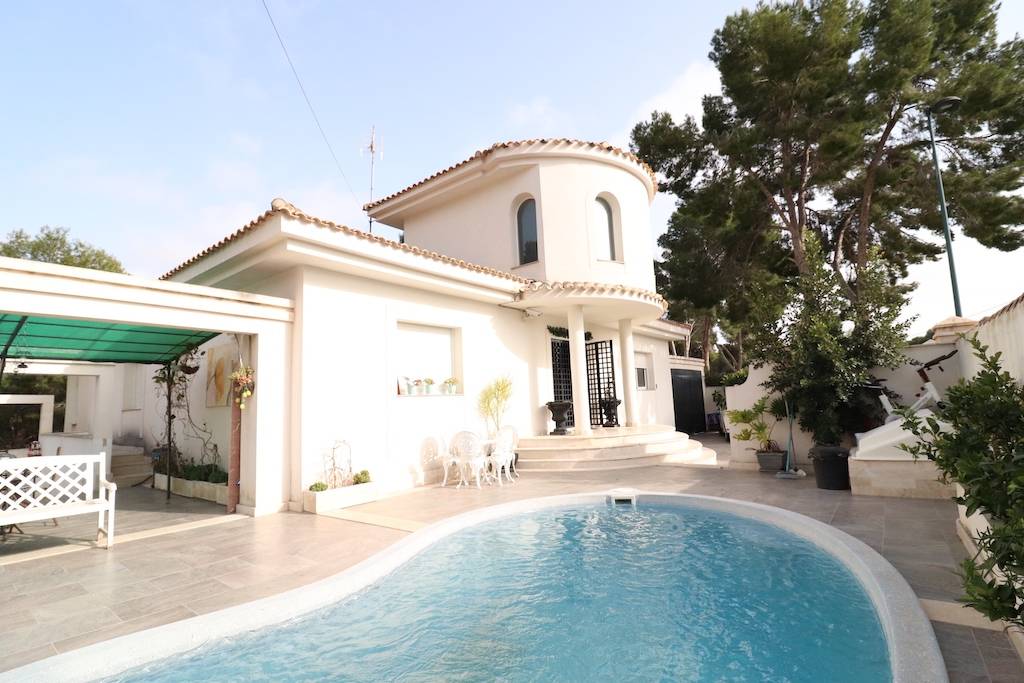 DETACHED VILLA IN PINAR DE CAMPOVERDE