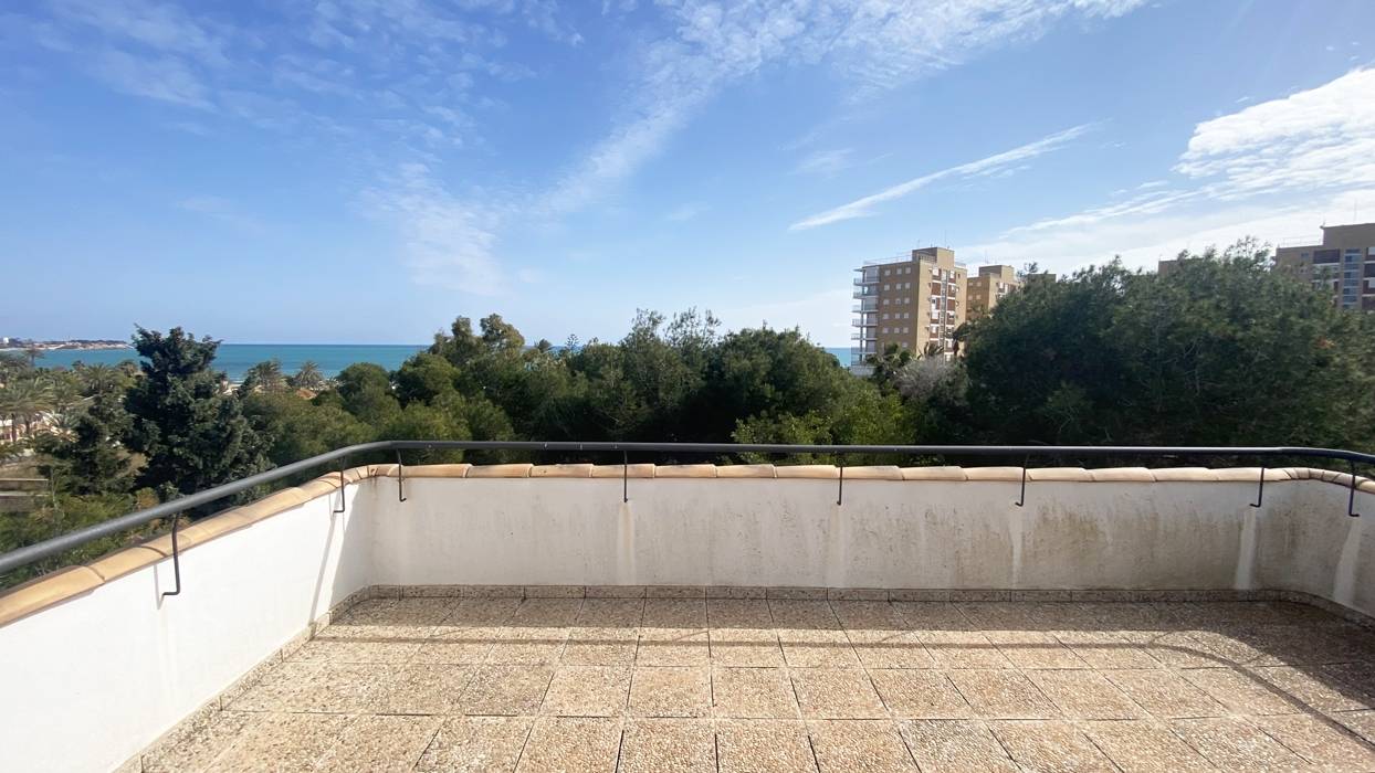 РОСКОШНАЯ УГЛОВАЯ ВИЛЛА В DEHESA DE CAMPOAMOR С ПЕРЕДНИМ ВИДОМ НА МОРЕ