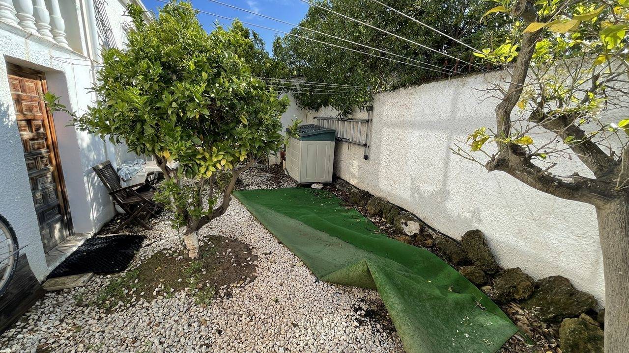 INDEPENDENT VILLA WITH LARGE PLOT IN SAN LUIS