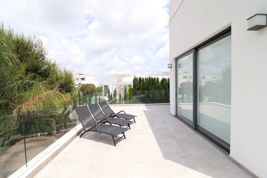 VILLA INDIVIDUELLE D’ANGLE À LAS COLINAS GOLF