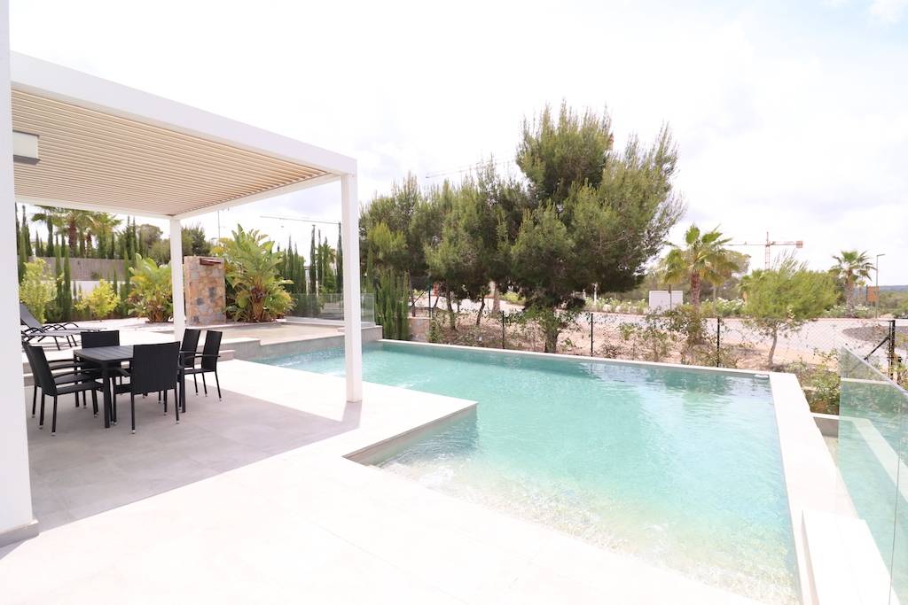 VILLA INDIVIDUELLE D’ANGLE À LAS COLINAS GOLF