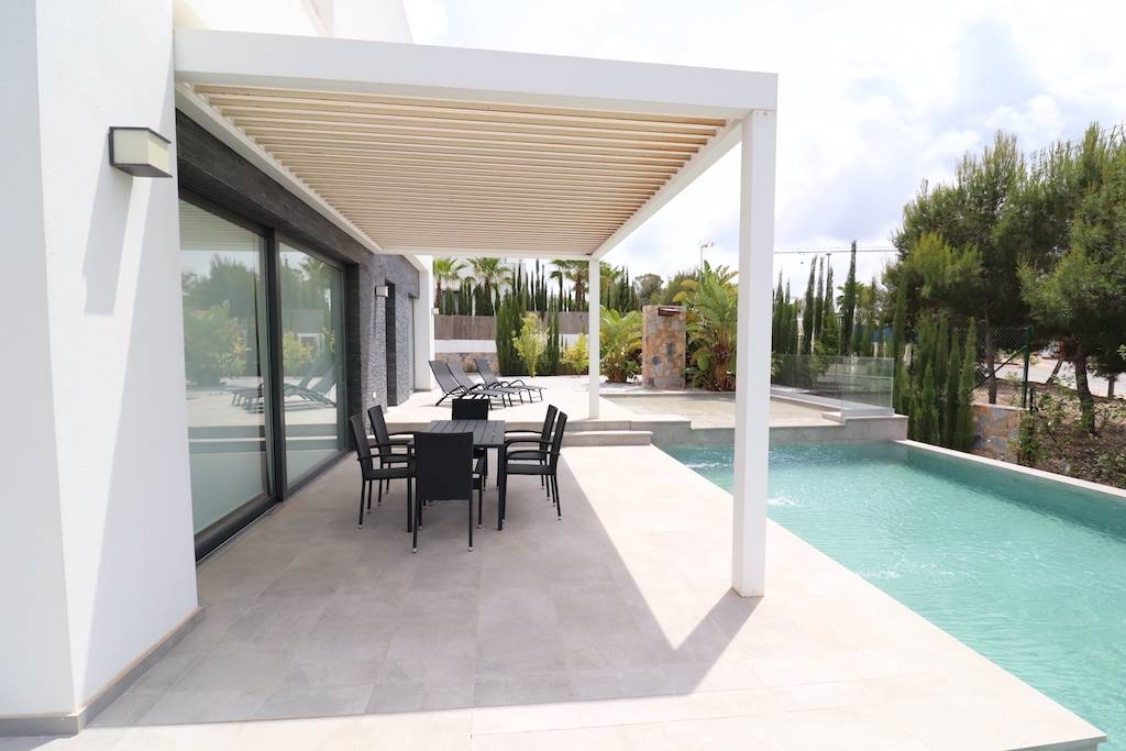 VILLA INDIVIDUELLE D’ANGLE À LAS COLINAS GOLF