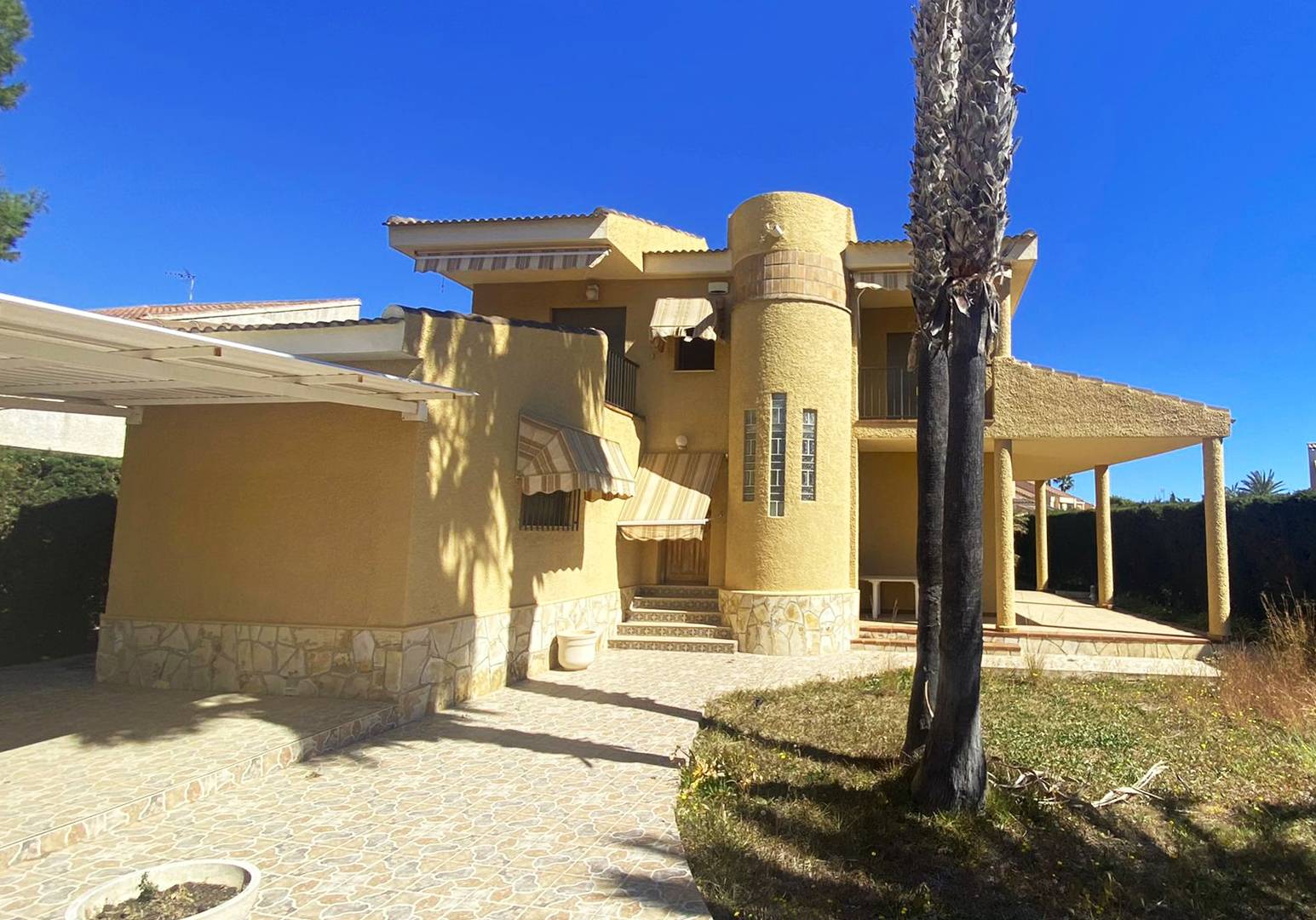 NAGNIFICA VILLA FOR INVESTMENT OR REHABILITATION IN CAMPOAMOR