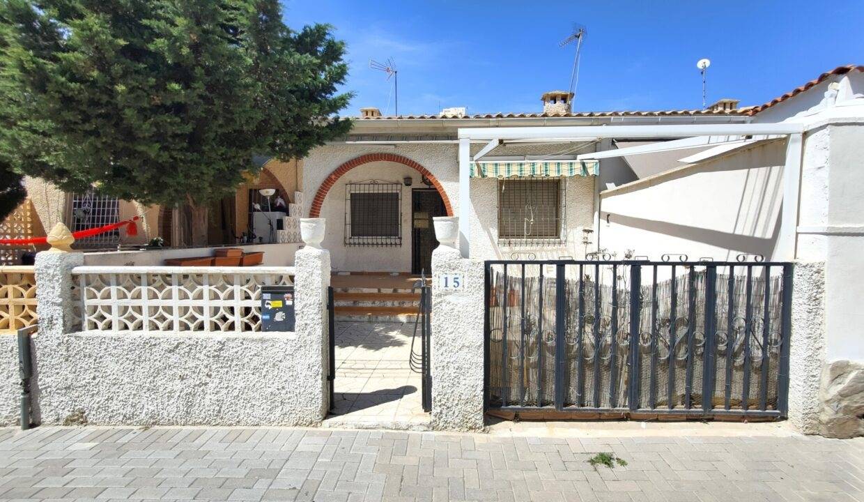 NICE BUNGALOW WITHOUT NEIGHBORS UPSTAIRS FACING SOUTH IN NUEVA TORREVIEJA